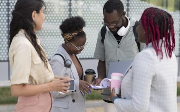 medium-shot-people-chatting-outdoors medium-shot-people-chatting-outdoors
