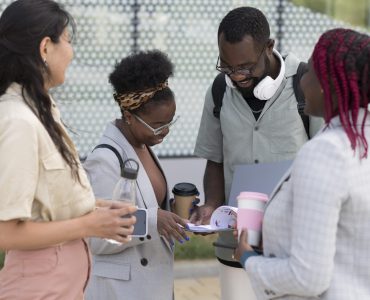 medium-shot-people-chatting-outdoors medium-shot-people-chatting-outdoors