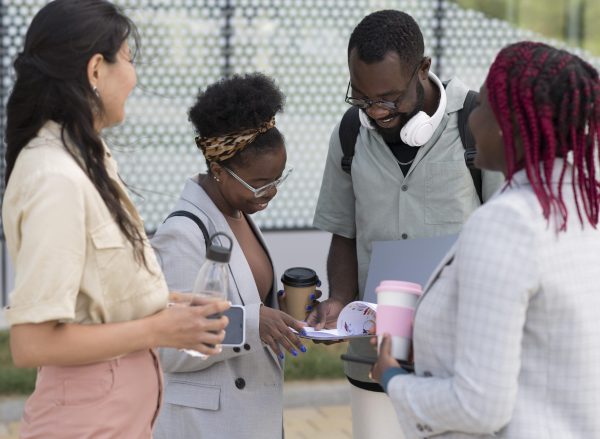 medium-shot-people-chatting-outdoors medium-shot-people-chatting-outdoors